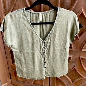 Mudd XS crop top buttons